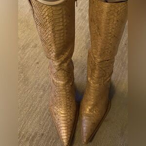 Crocodile cowboy boots